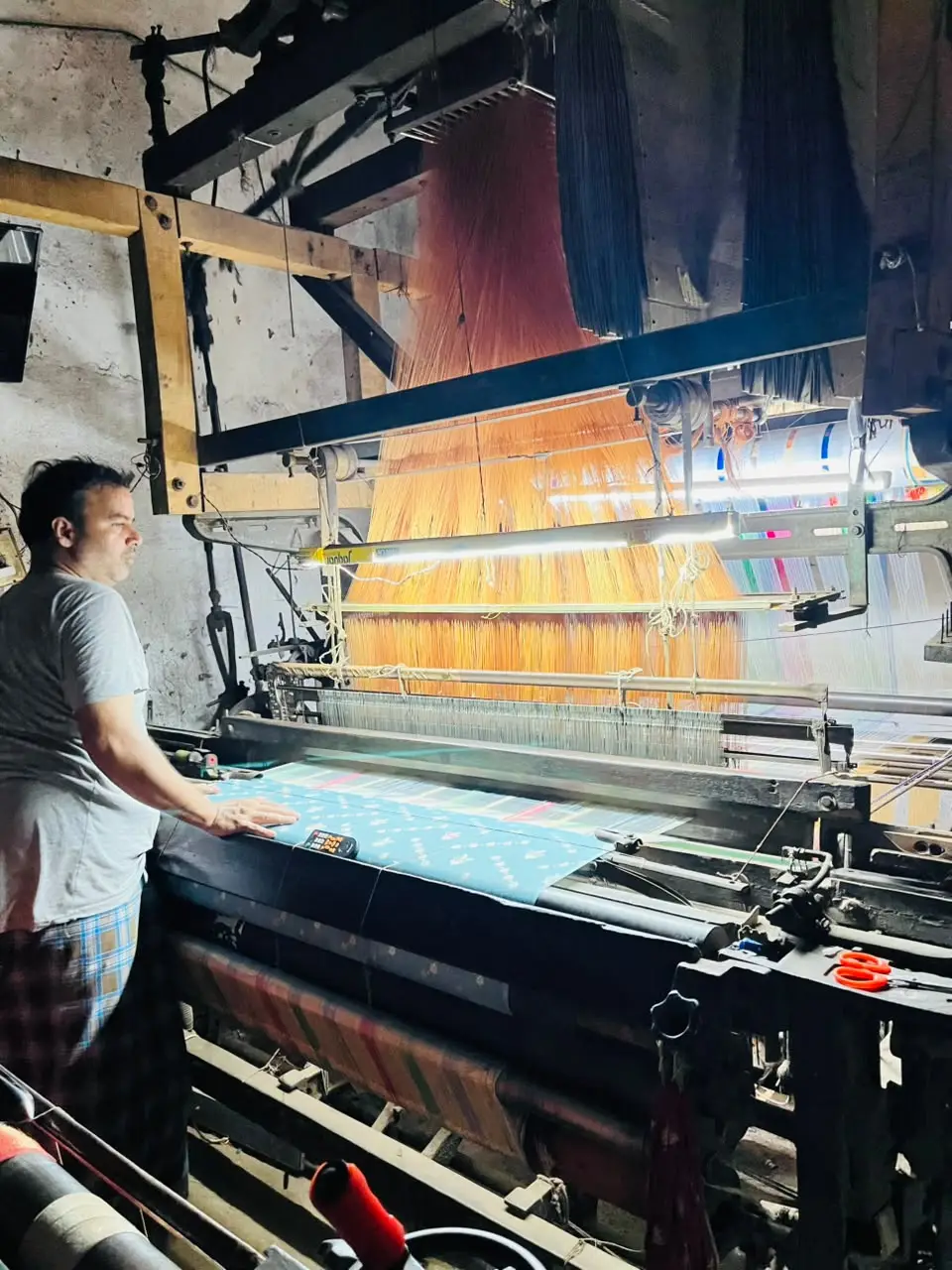 Weaver on Handloom